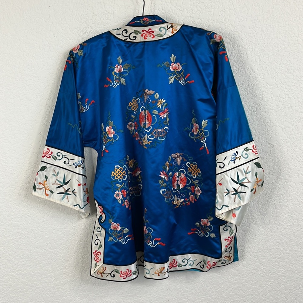 VTG Esme Silk Embroidered Mandarin Robe Jacket - Picture 5 of 9